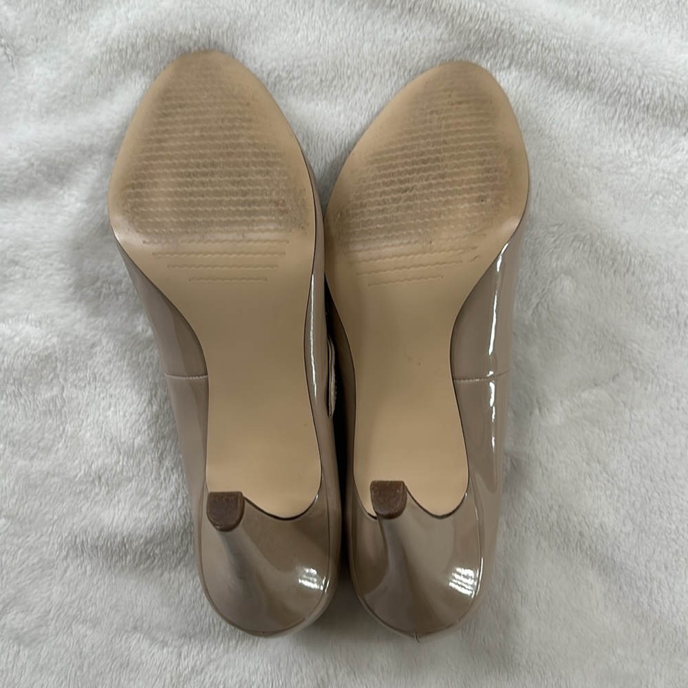 Kelly and Katie tan patent heels. Size 9M. Like new. - Picture 5 of 7